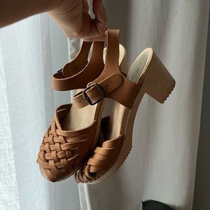 Nina Z Tan Leather Wooden Clog Sandals